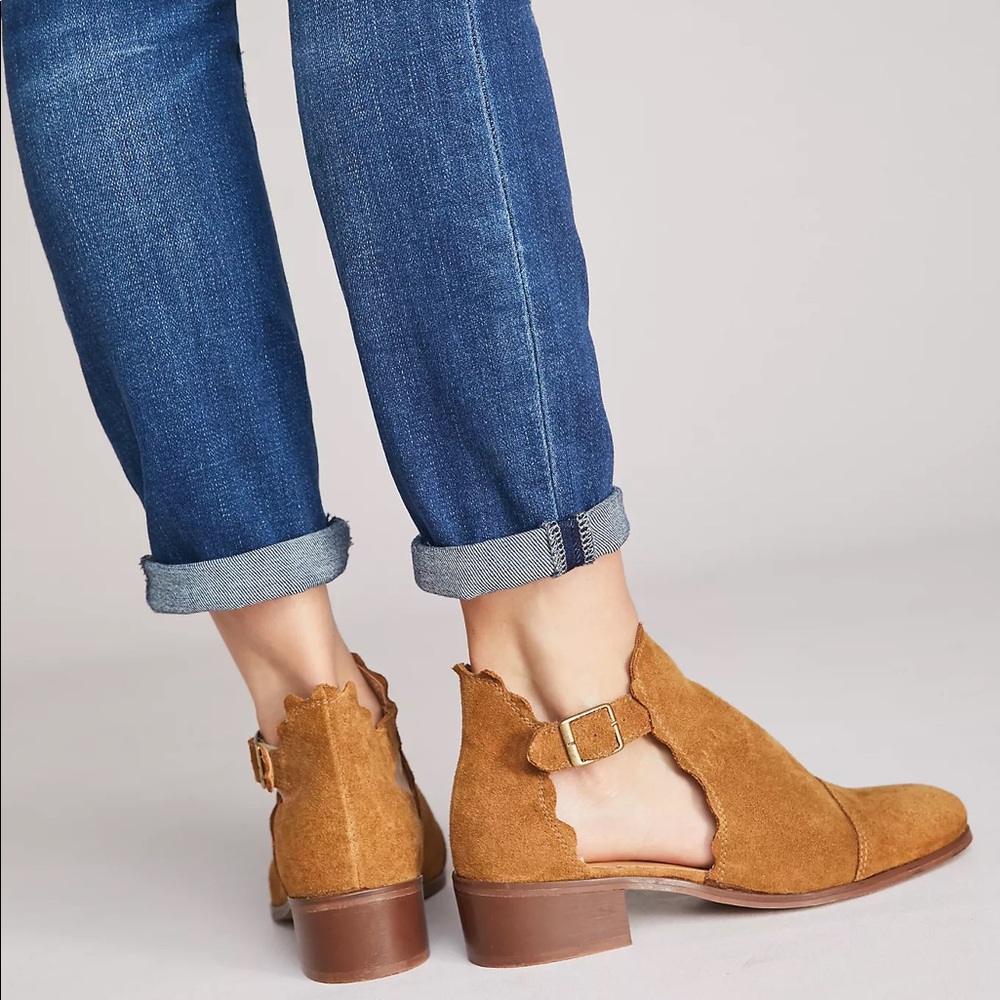 Anthropologie Klub Nico Beau Scalloped Booties